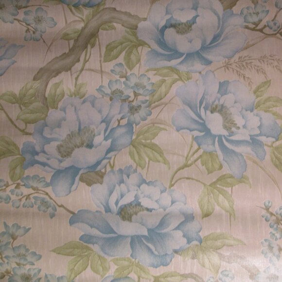 Vintage 1970s Blue Peony Motif Wallpaper - Picture 4 of 9